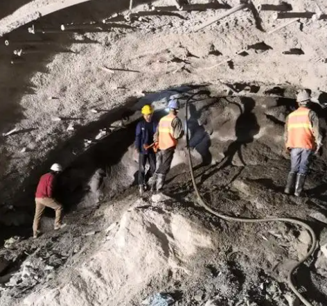 监利拱顶带模注浆料的施工流程及注意事项